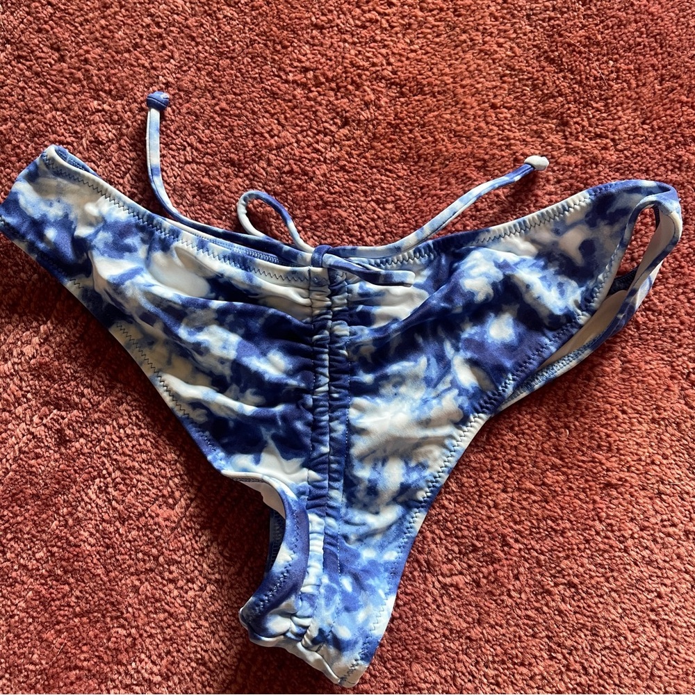 Victoria’s Secret PINK Blue and White Tie-Dye Bikini Bottoms Ruched String EUC